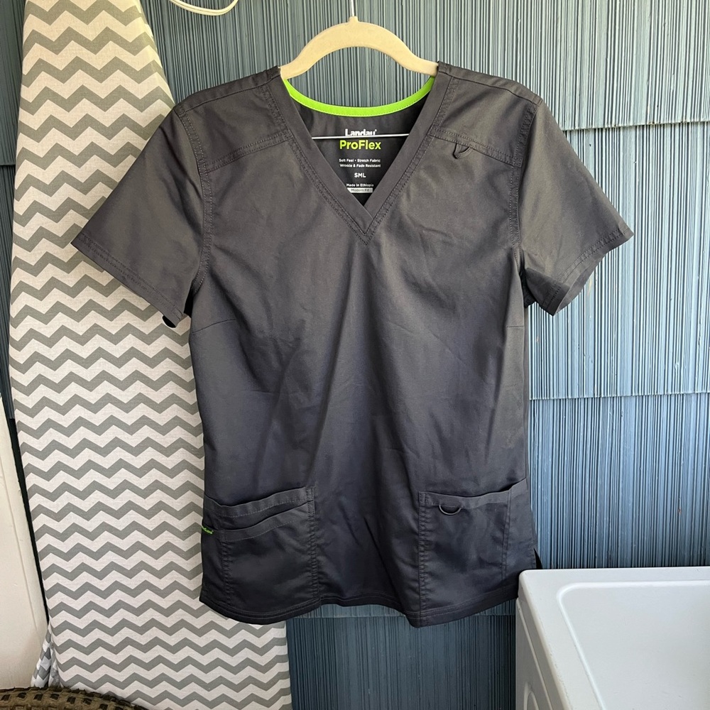 Women’s Small Gray Scrub Top